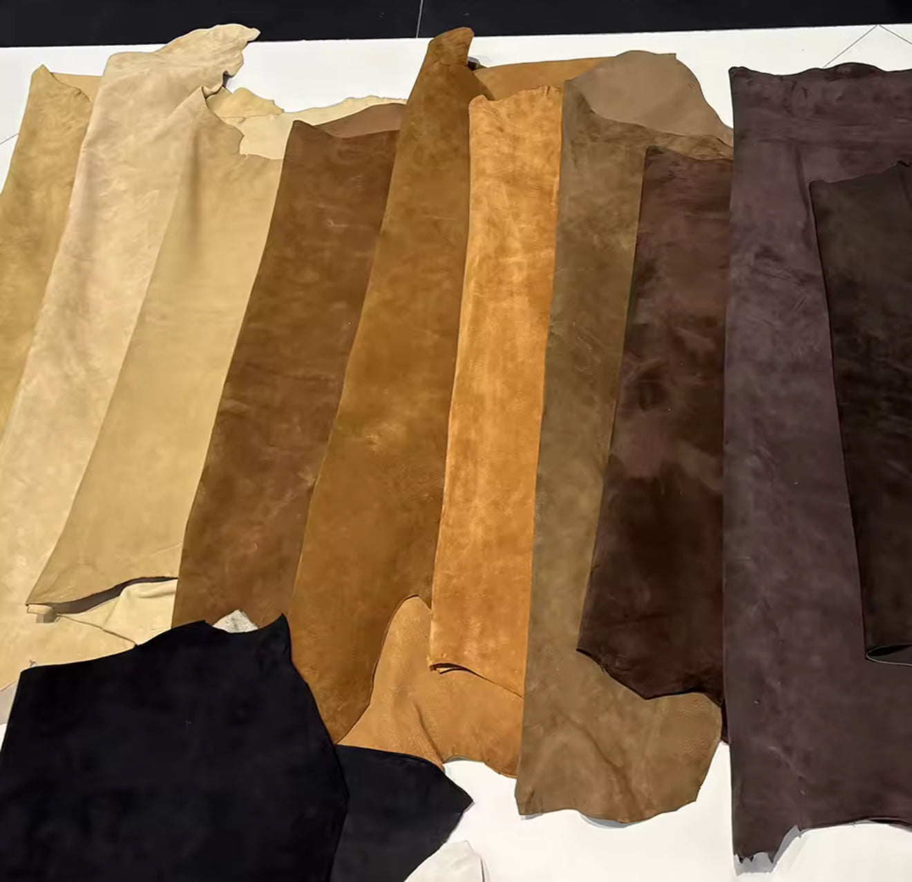 Skórzany, Maxi płaszcz o kroju sukienki z paskiem. Kilka kolorów. Skóra lub zamsz