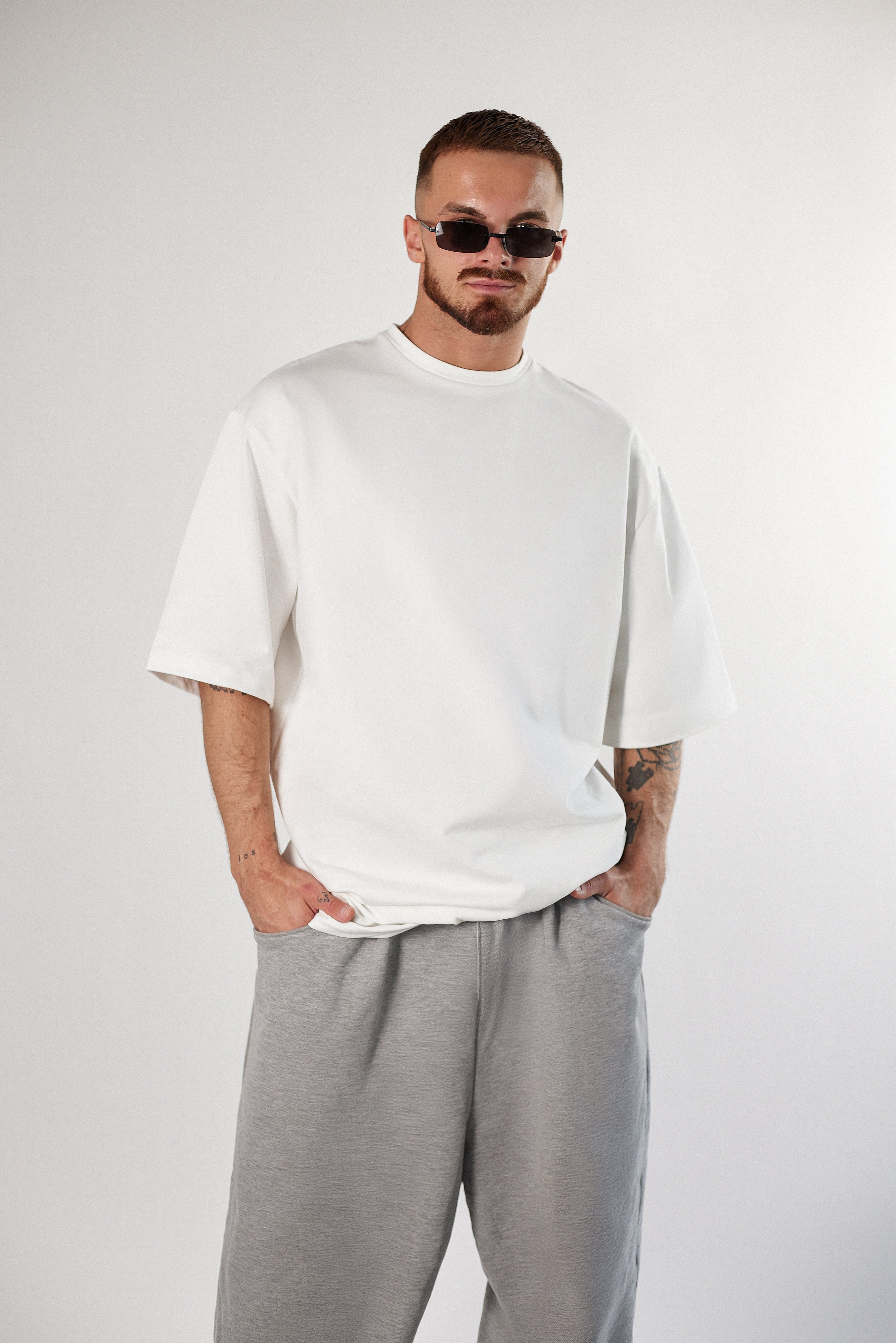 Bawełniany t-shirt oversize o kroju sukienki. 2 kolory Unisex