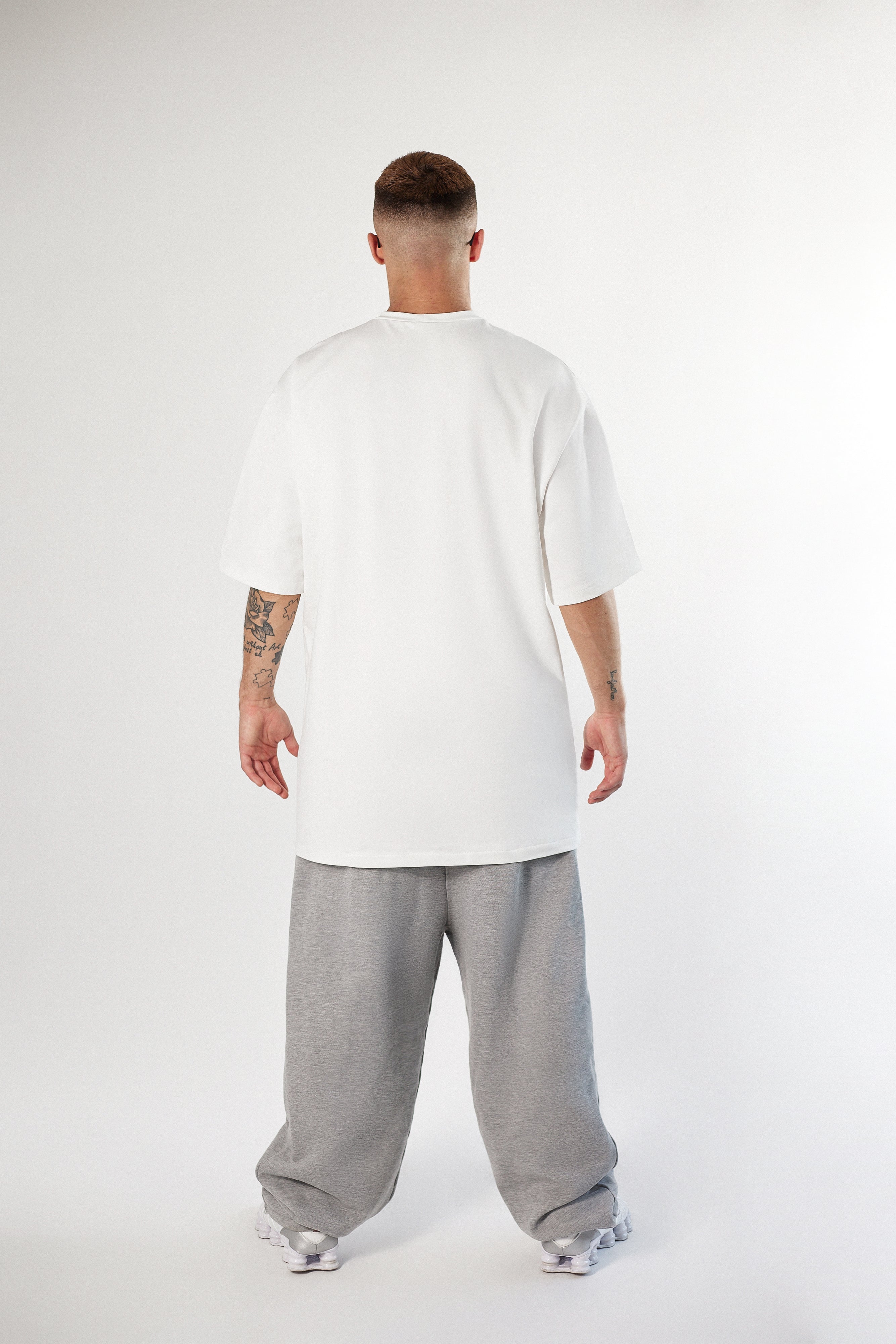 Bawełniany t-shirt oversize o kroju sukienki. 2 kolory Unisex