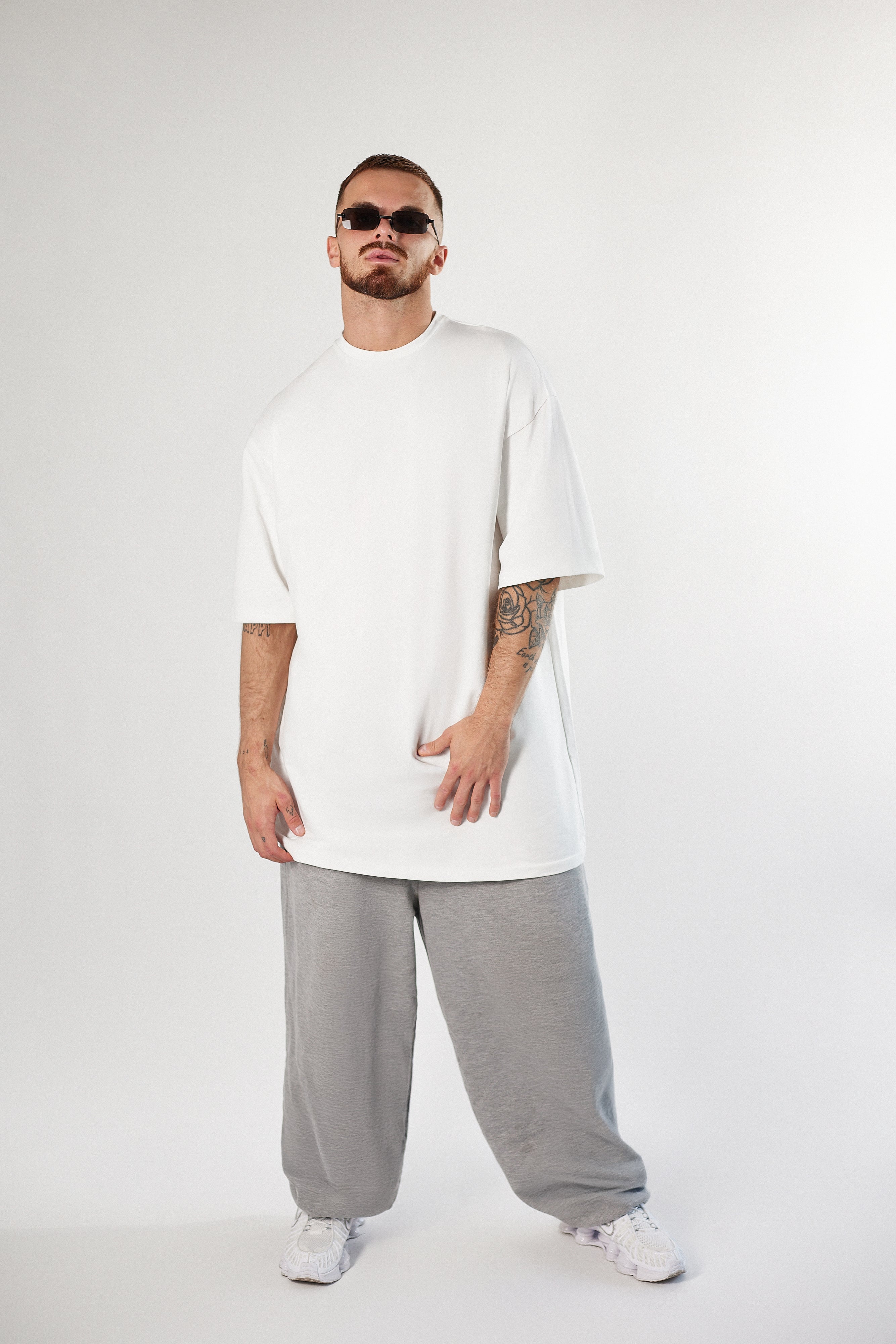 Bawełniany t-shirt oversize o kroju sukienki. 2 kolory Unisex