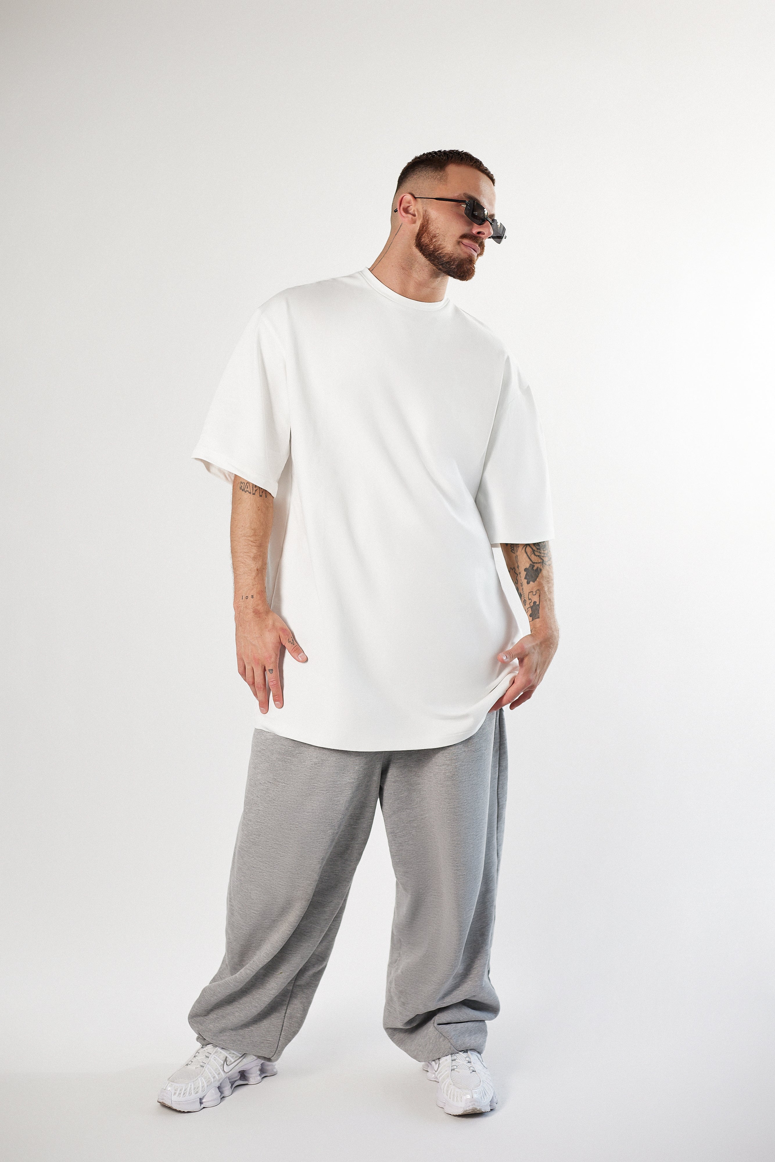 Bawełniany t-shirt oversize o kroju sukienki. 2 kolory Unisex