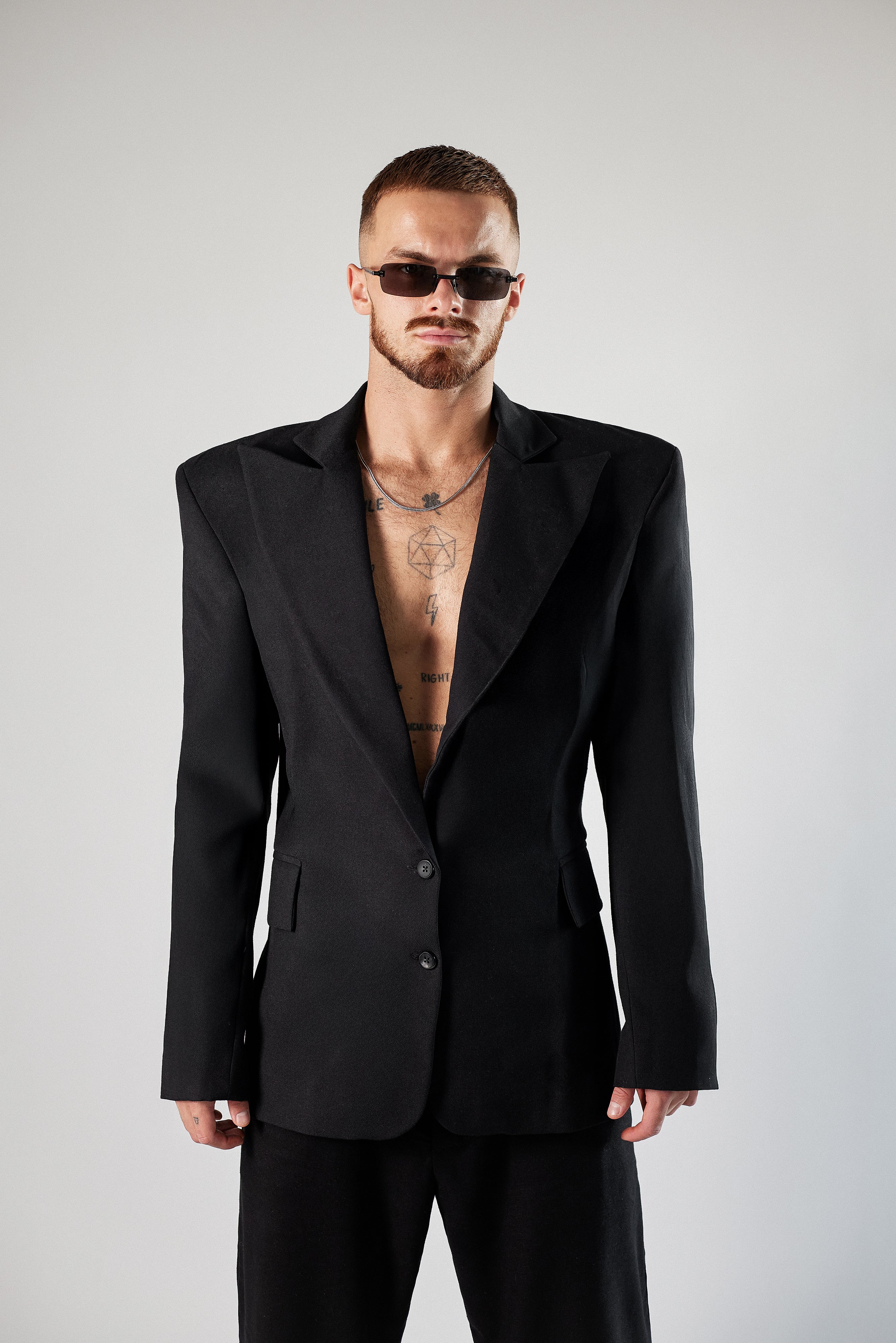 Czarna marynarka sukienka Paris – mocne ramiona, wełna | Vaulte The Label