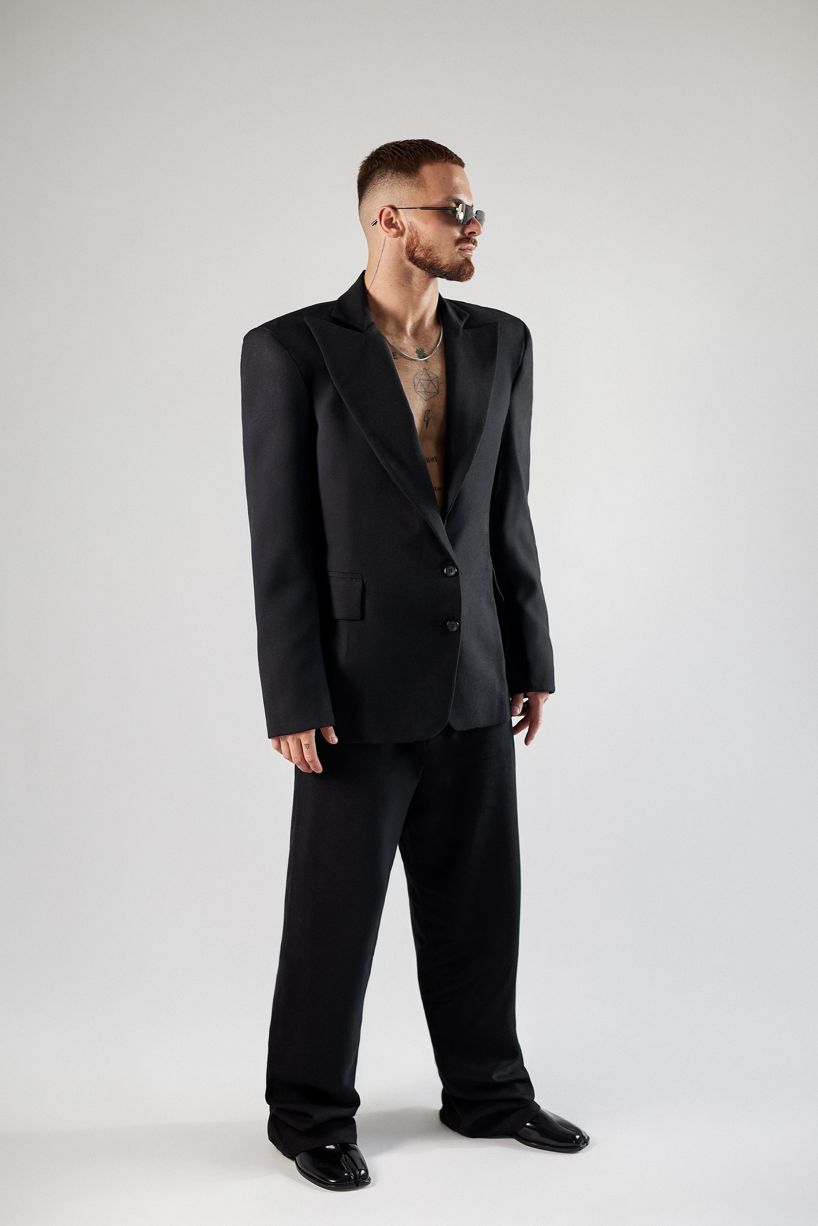 Czarna marynarka sukienka Paris – mocne ramiona, wełna | Vaulte The Label