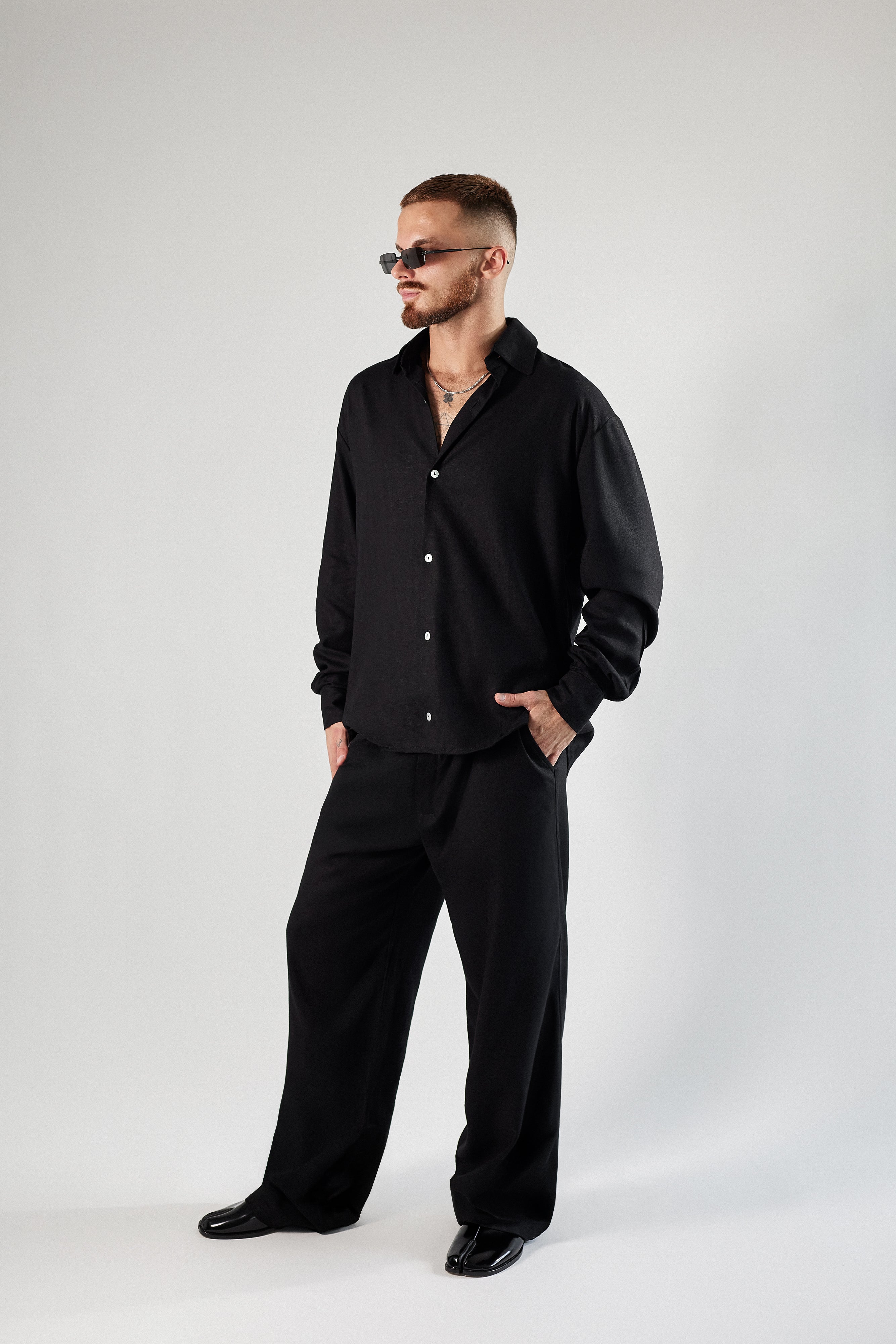 Męski biały komplet z lnu - koszula i spodnie - dwa kolory