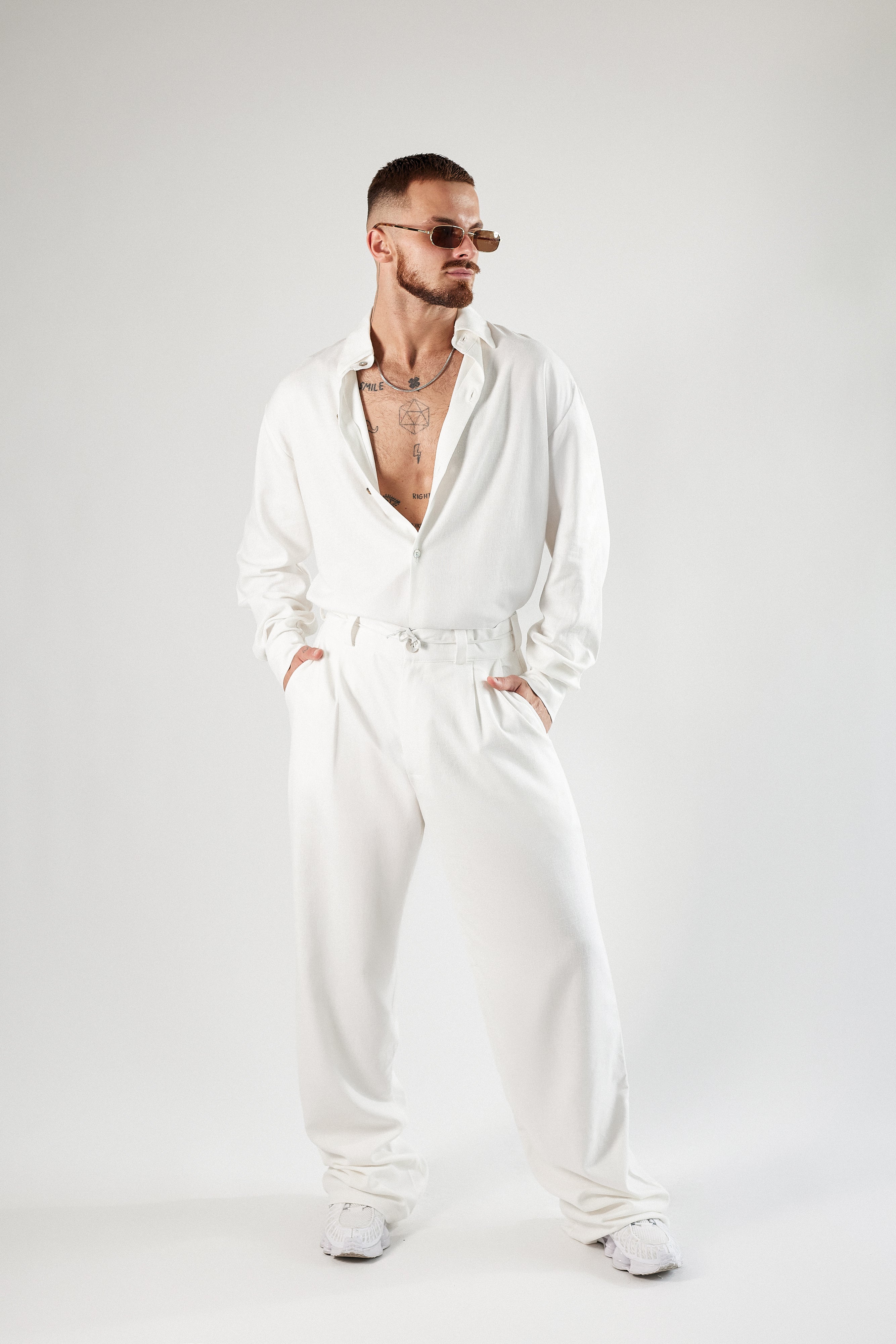 Męski biały komplet z lnu - koszula i spodnie - dwa kolory