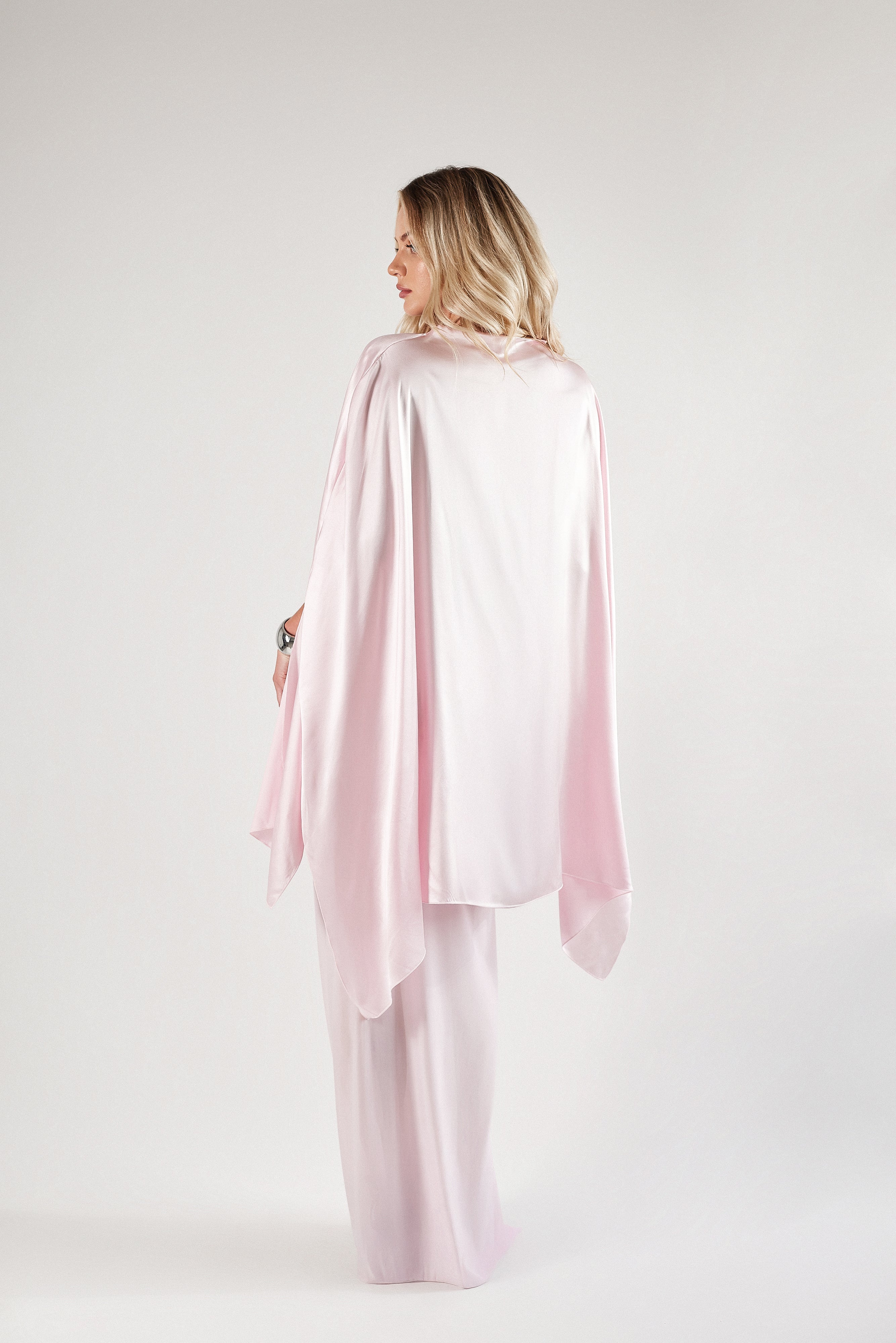 Różowy komplet z jedwabiu - kimono z pęknięciami i długa półprzezroczysta spódnica