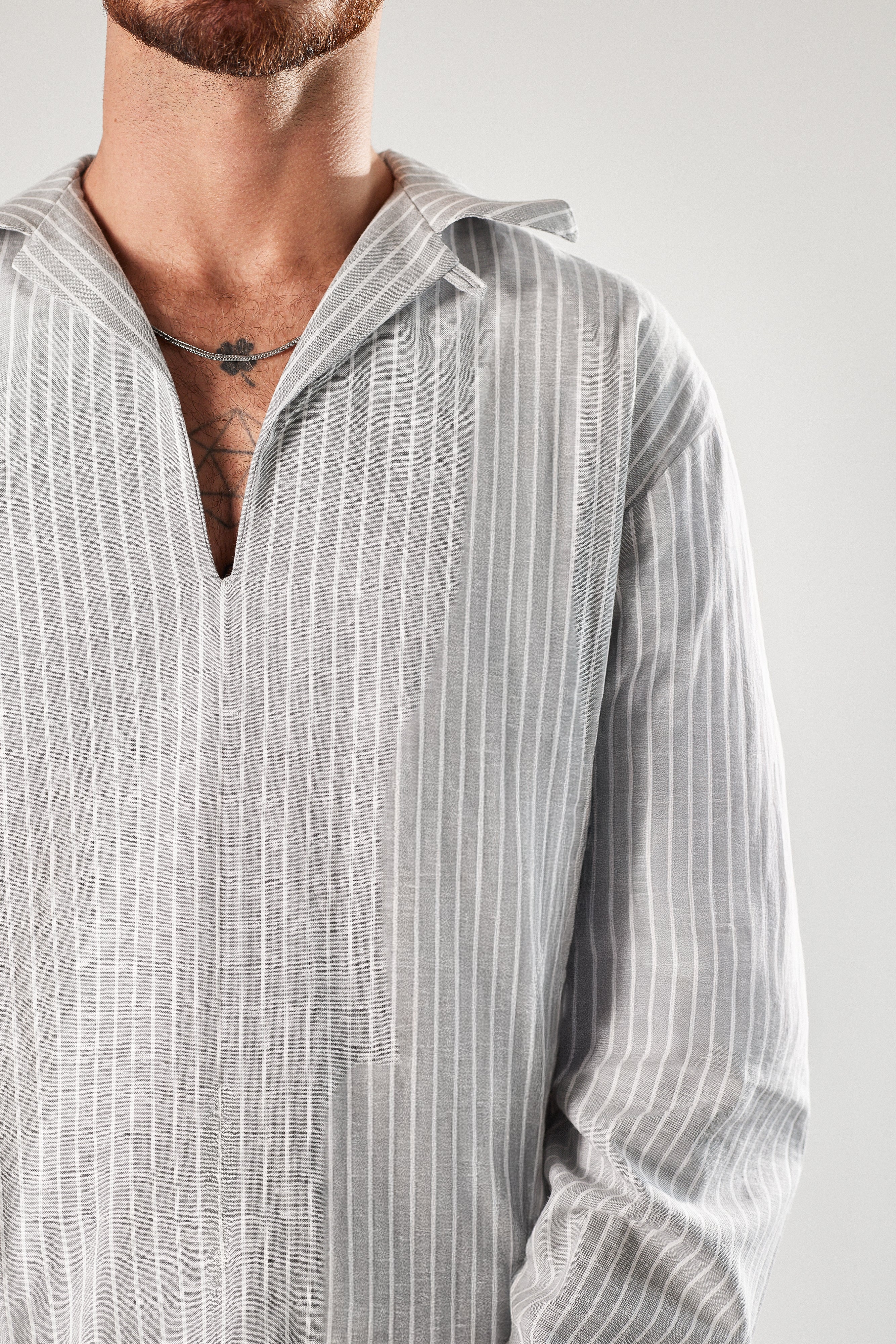 Lniany komplet w szary prążek