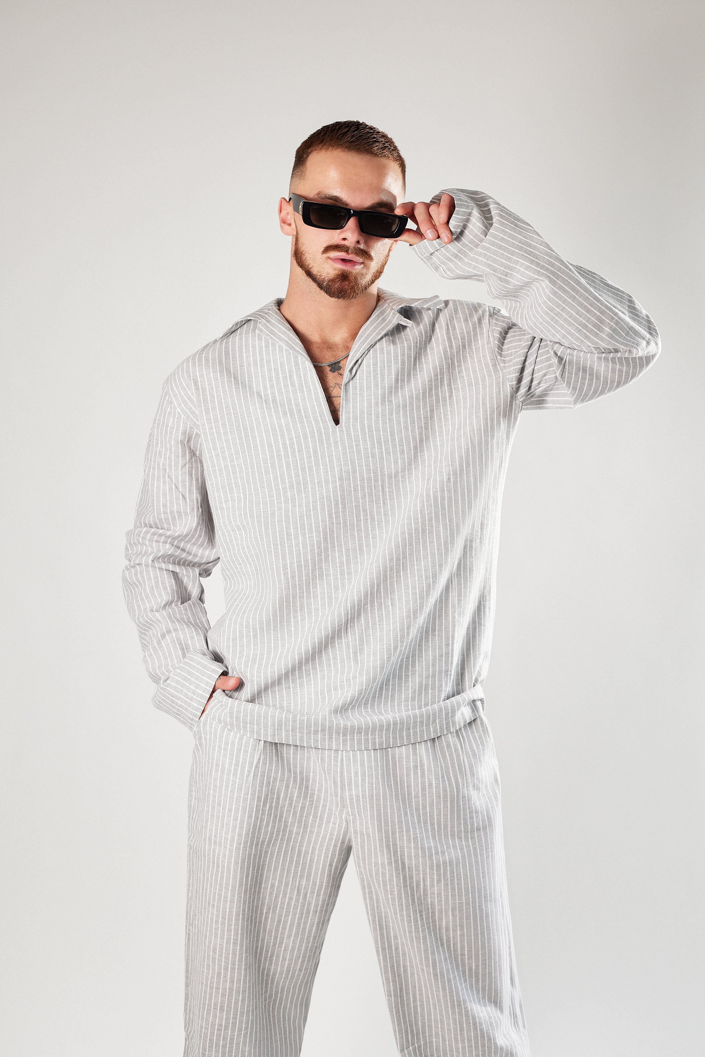 Lniany komplet w szary prążek