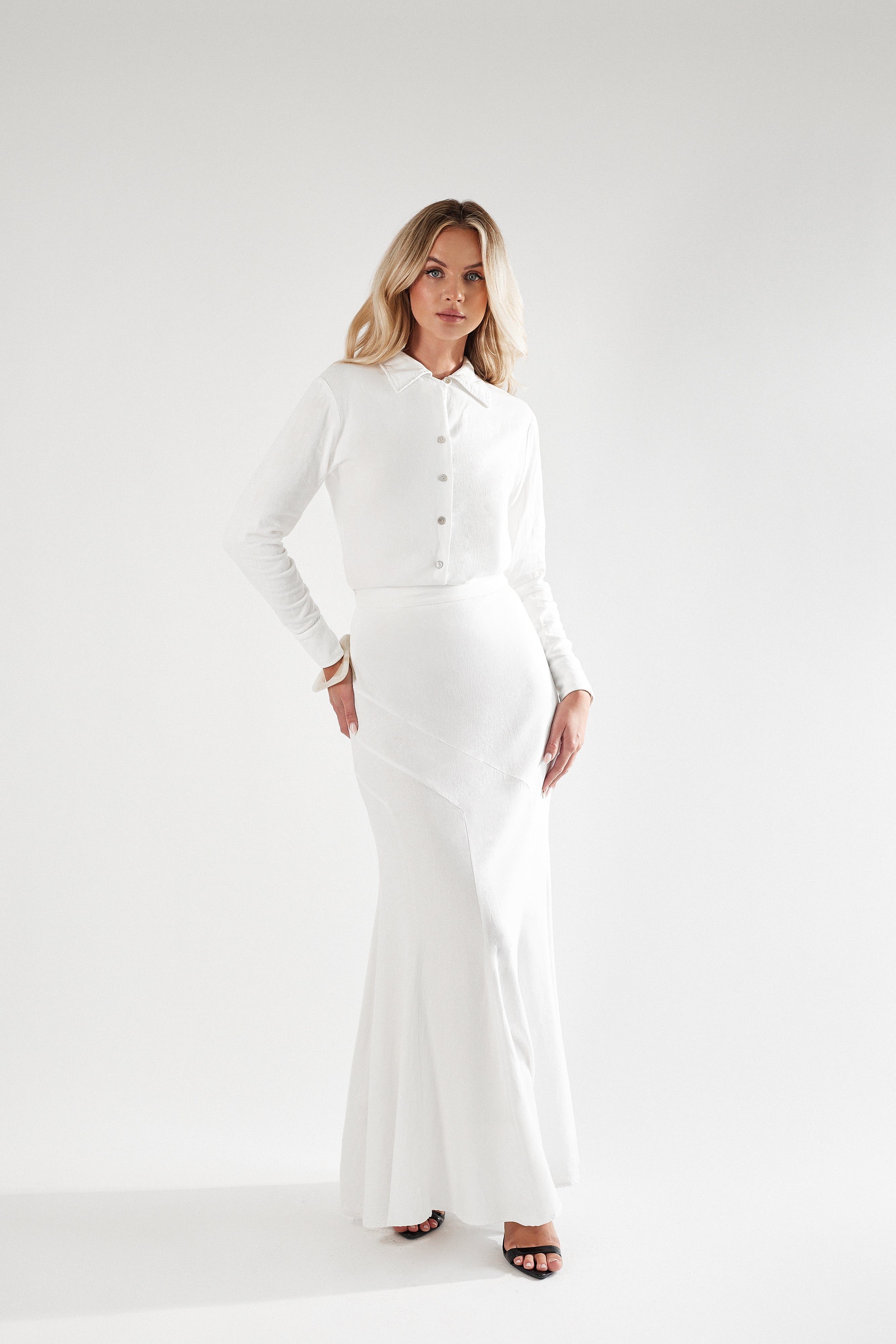 Lniany komplet : koszula i długa spódnica. Beż i biały.