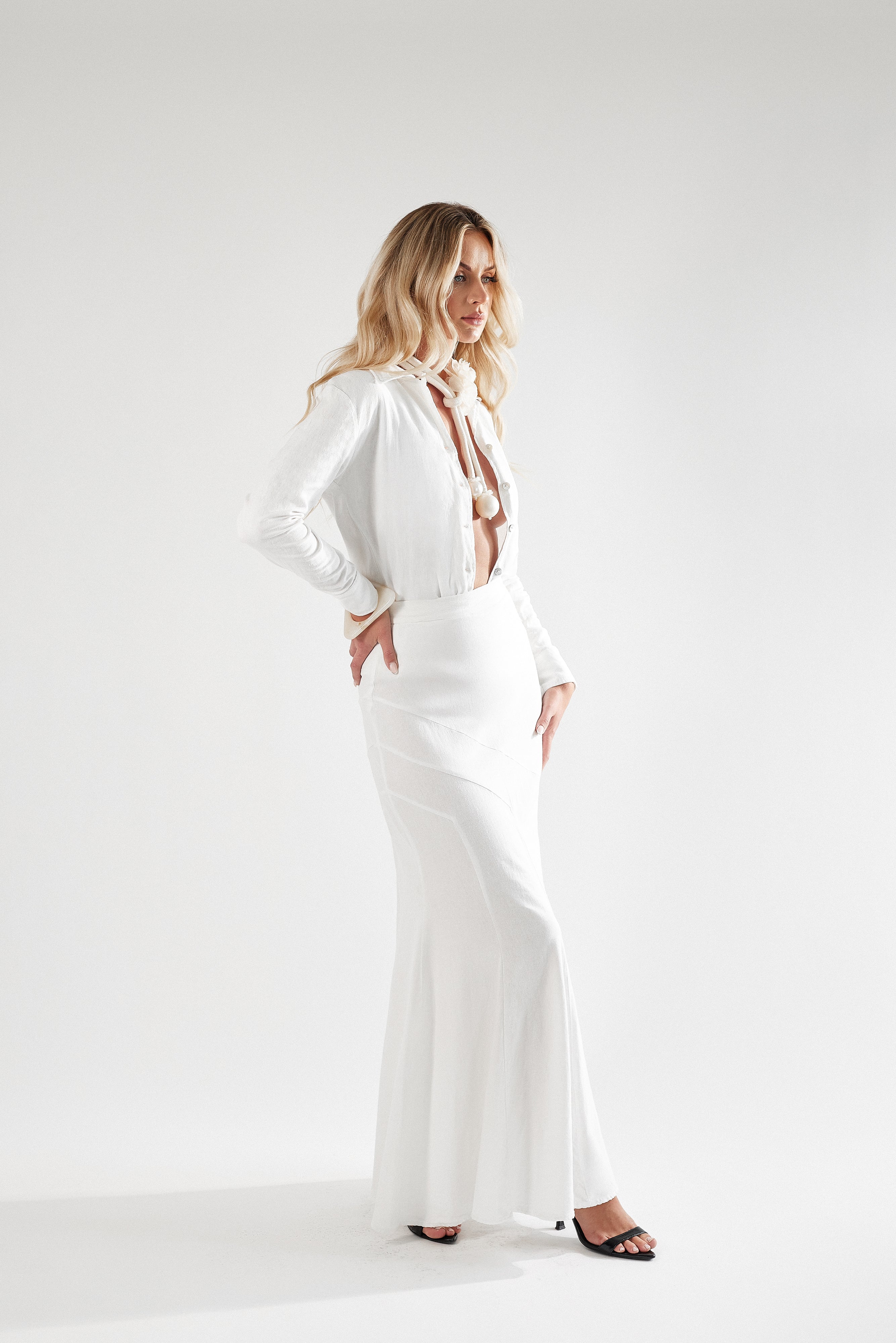 Lniany komplet : koszula i długa spódnica. Beż i biały.