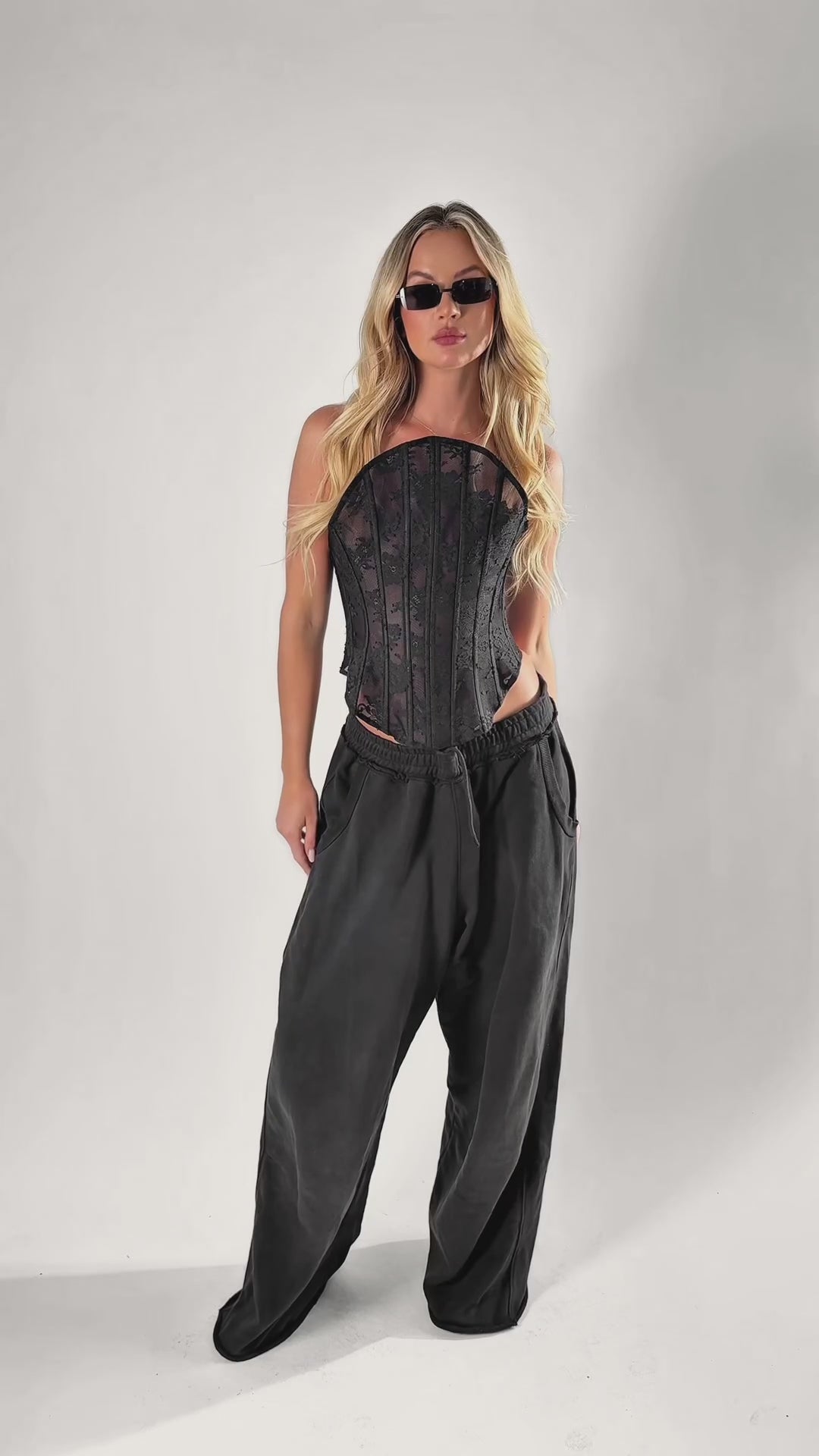 Czarny, koronkowy gorset