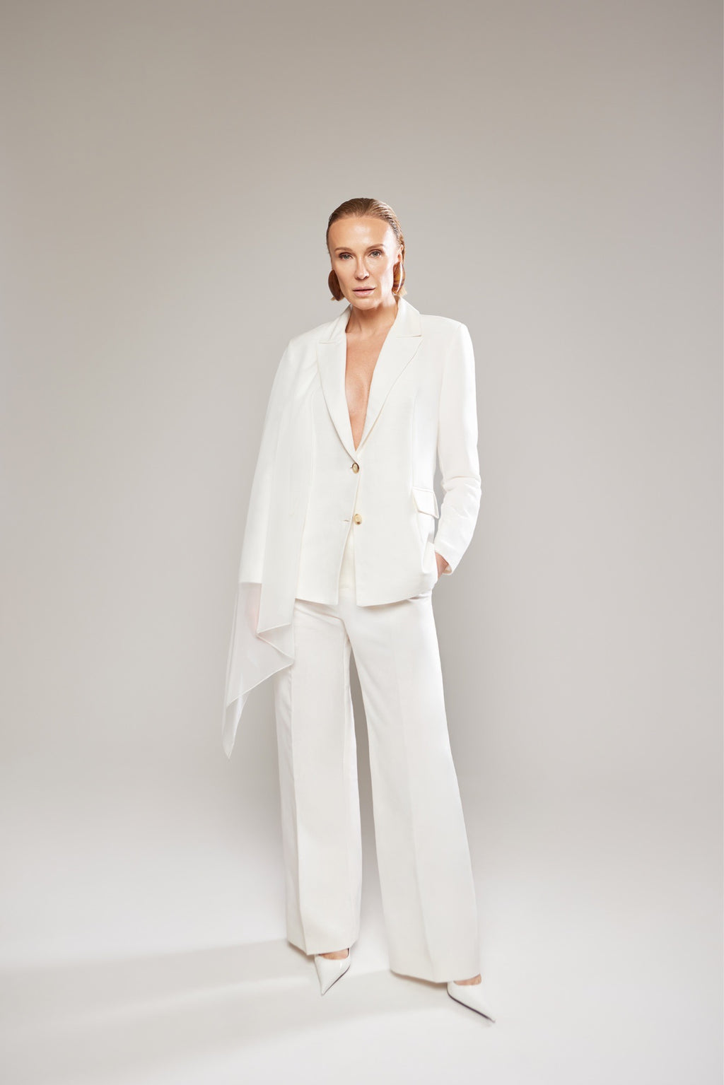 Biały garnitur damski AURA White Linen Suit - Vaulte