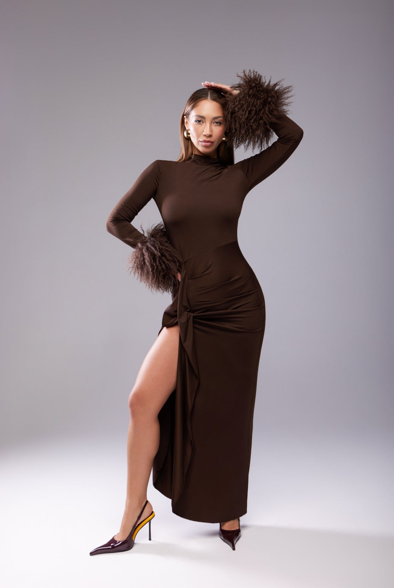 Sukienka NOIR z odpinanymi mankietami.