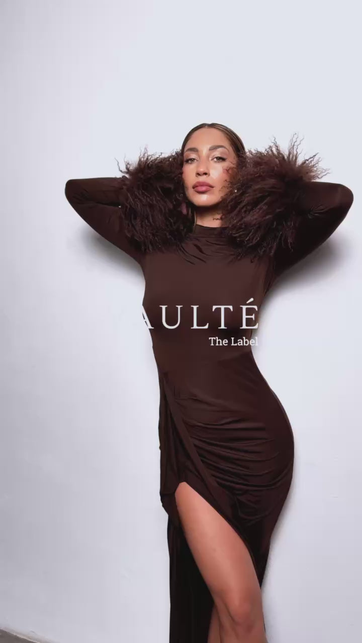 Sukienka NOIR z odpinanymi mankietami.