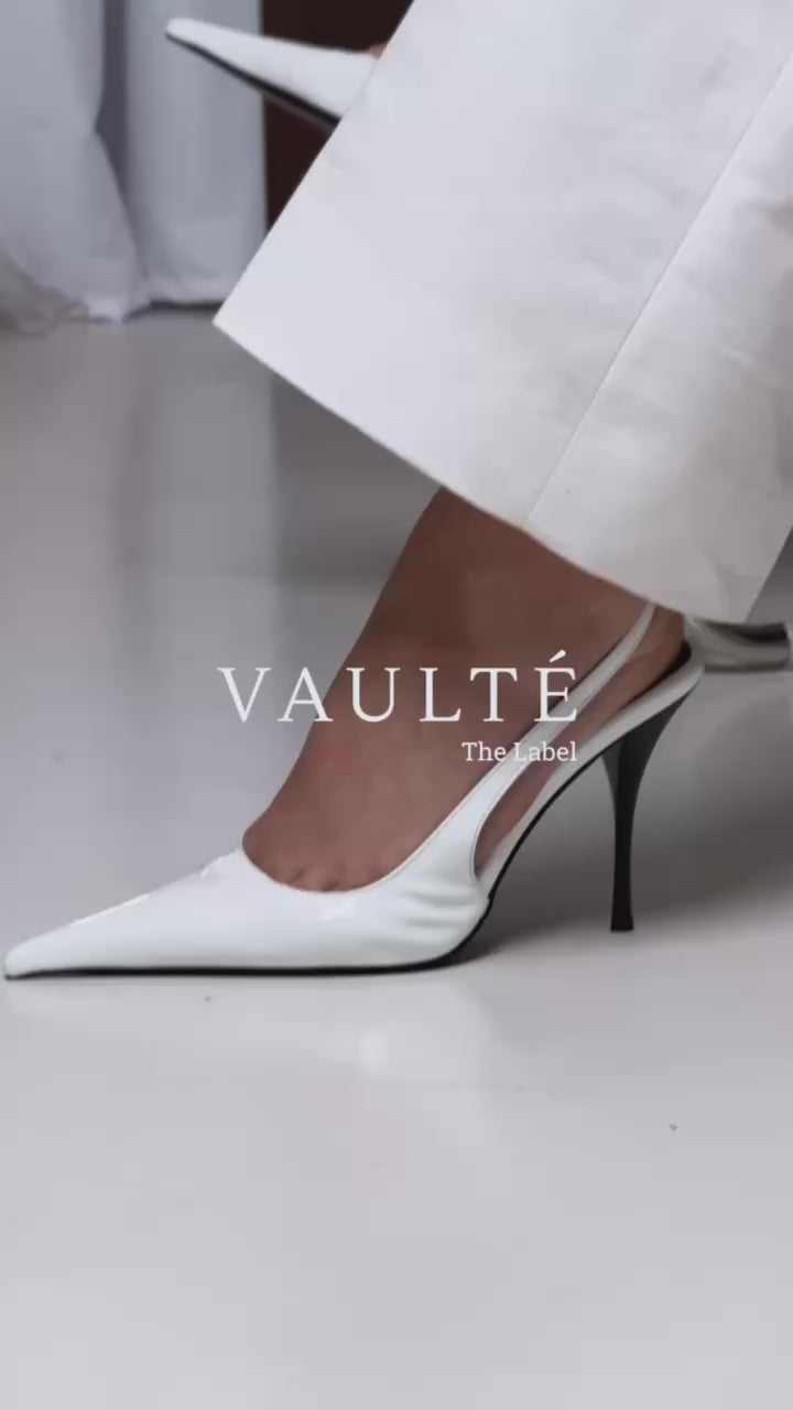 Biały garnitur damski AURA White Linen Suit - Vaulte