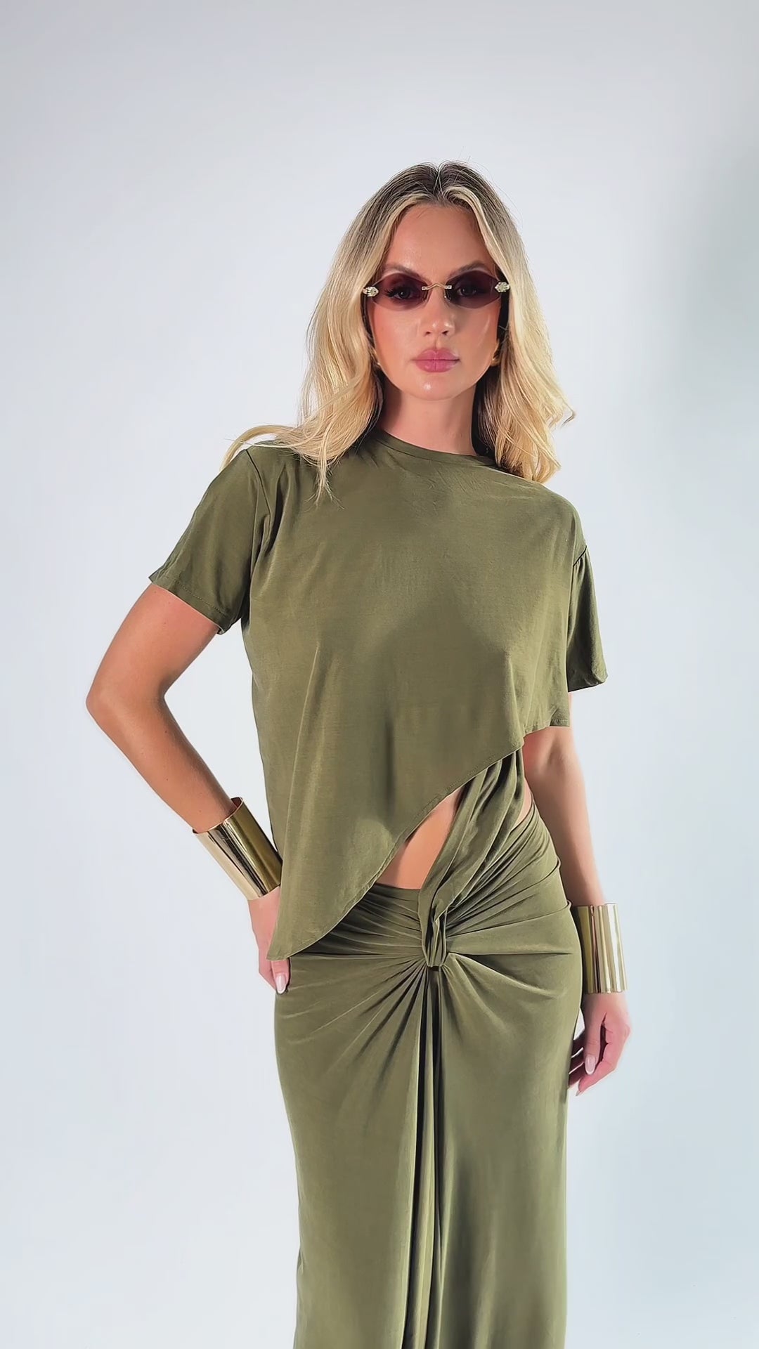 Długa sukienka z wbudowanym t-shirtem. Czekolada lub khaki